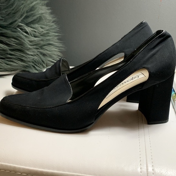 Expression Cut Out Mid Block heel Pumps - Picture 4 of 13